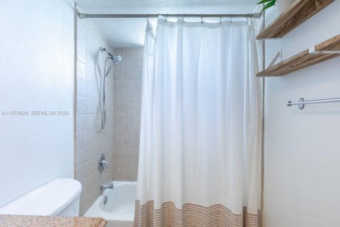 Condominio en venta en Pinecrest, Florida, 1 dormitorio, 74.51 m2 № 2046198 - foto 14