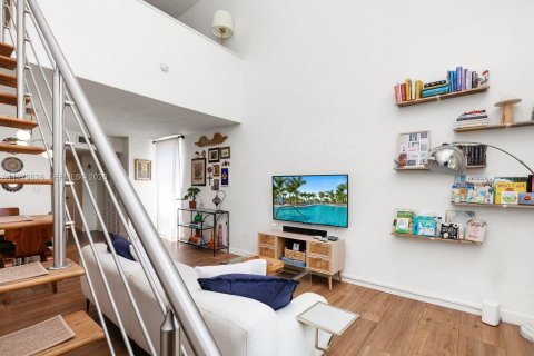 Condominio en venta en Pinecrest, Florida, 1 dormitorio, 74.51 m2 № 2046198 - foto 11