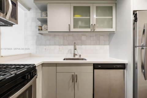 Condominio en venta en Pinecrest, Florida, 1 dormitorio, 74.51 m2 № 2046198 - foto 7