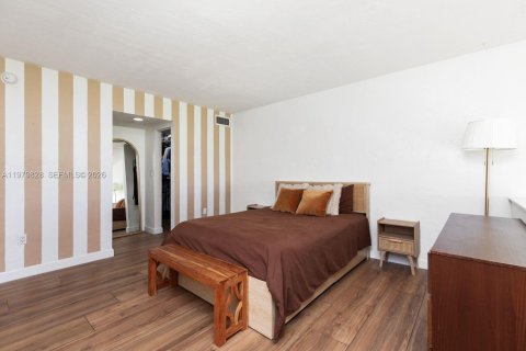 Condominio en venta en Pinecrest, Florida, 1 dormitorio, 74.51 m2 № 2046198 - foto 3