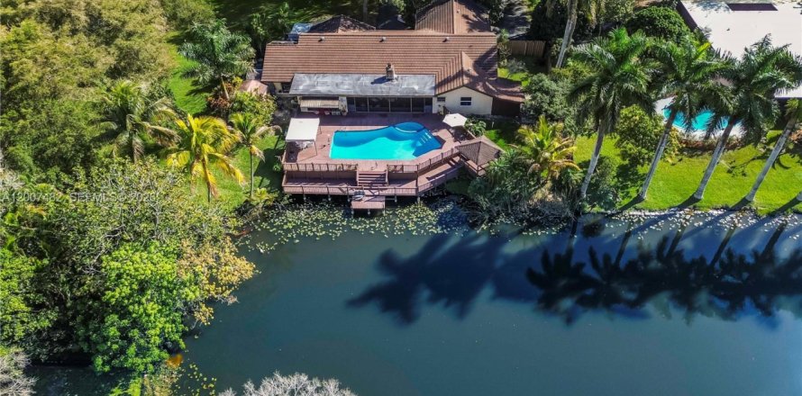 Villa ou maison à Davie, Floride 4 chambres, 314.75 m2 № 2337964
