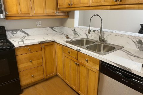 Condominio en alquiler en Miramar, Florida, 3 dormitorios, 99.41 m2 № 1952070 - foto 5