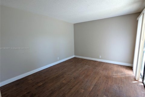Condominio en alquiler en Miramar, Florida, 3 dormitorios, 99.41 m2 № 1952070 - foto 12
