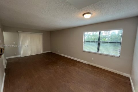 Condominio en alquiler en Miramar, Florida, 3 dormitorios, 99.41 m2 № 1952070 - foto 9