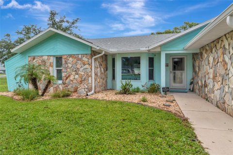 Casa en venta en Spring Hill, Florida, 3 dormitorios, 145.02 m2 № 2266956 - foto 5