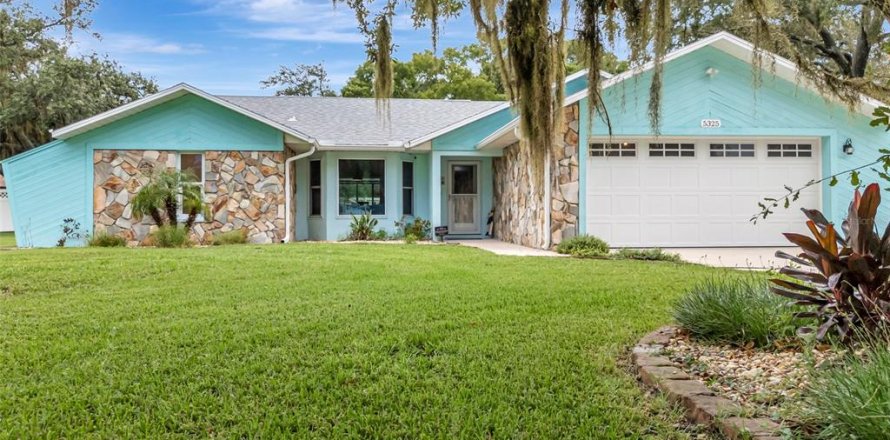 Casa en Spring Hill, Florida 3 dormitorios, 145.02 m2 № 2266956
