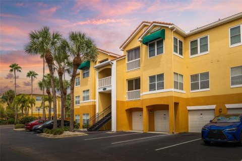 Condo in Seminole, Florida, 2 bedrooms  № 1919486 - photo 1