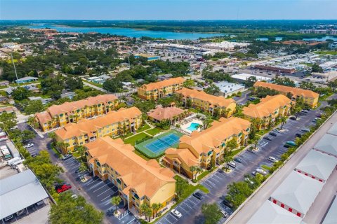 Condo in Seminole, Florida, 2 bedrooms  № 1919486 - photo 30