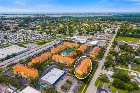 Condo in Seminole, Florida, 2 bedrooms  № 1919486 - photo 28
