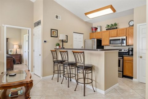 Condo in Seminole, Florida, 2 bedrooms  № 1919486 - photo 6
