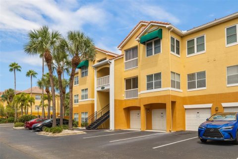 Condo in Seminole, Florida, 2 bedrooms  № 1919486 - photo 24