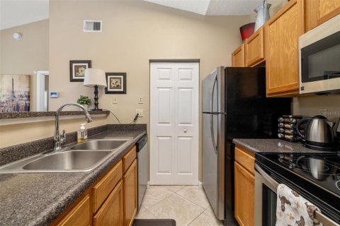 Condo in Seminole, Florida, 2 bedrooms  № 1919486 - photo 7