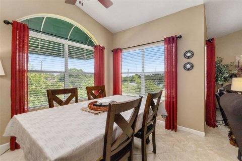 Condo in Seminole, Florida, 2 bedrooms  № 1919486 - photo 16
