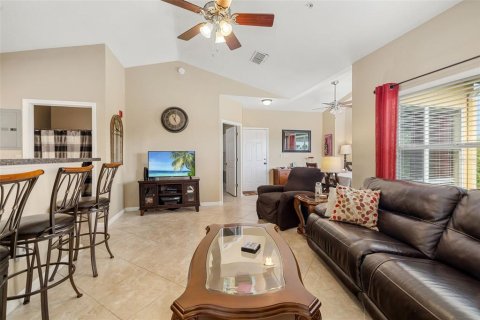 Condo in Seminole, Florida, 2 bedrooms  № 1919486 - photo 10