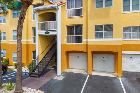 Condo in Seminole, Florida, 2 bedrooms  № 1919486 - photo 23