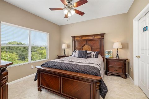 Condo in Seminole, Florida, 2 bedrooms  № 1919486 - photo 11
