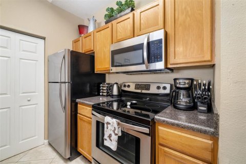 Condo in Seminole, Florida, 2 bedrooms  № 1919486 - photo 9