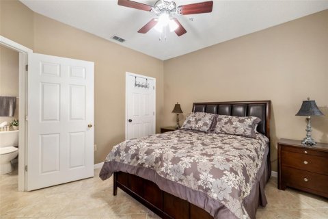 Condo in Seminole, Florida, 2 bedrooms  № 1919486 - photo 17