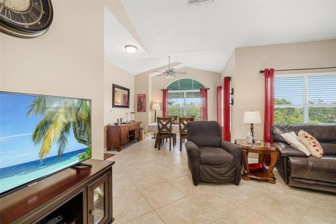 Condo in Seminole, Florida, 2 bedrooms  № 1919486 - photo 22
