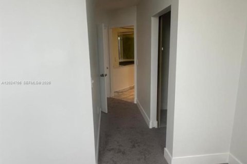 Copropriété à louer à Fort Lauderdale, Floride: 2 chambres, 100.61 m2 № 2179096 - photo 13