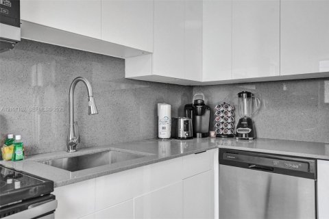 Apartment in Miami Beach, Florida 2 bedrooms, 92.9 sq.m. № 2401337 - photo 14