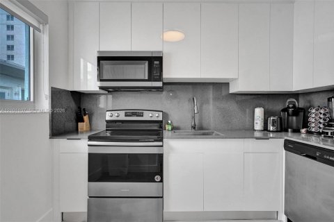Apartment in Miami Beach, Florida 2 bedrooms, 92.9 sq.m. № 2401337 - photo 18