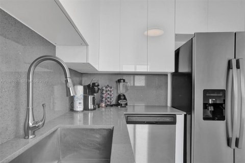 Apartment in Miami Beach, Florida 2 bedrooms, 92.9 sq.m. № 2401337 - photo 15