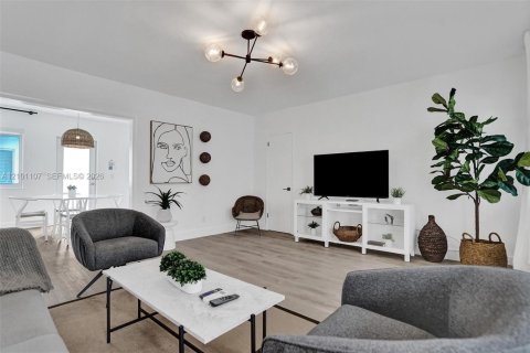 Apartment in Miami Beach, Florida 2 bedrooms, 92.9 sq.m. № 2401337 - photo 10
