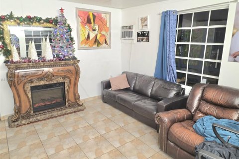 Casa en venta en Miami, Florida, 5 dormitorios, 162.02 m2 № 2035756 - foto 8