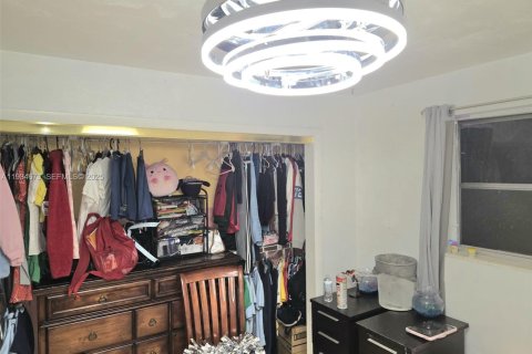 Casa en venta en Miami, Florida, 5 dormitorios, 162.02 m2 № 2035756 - foto 14