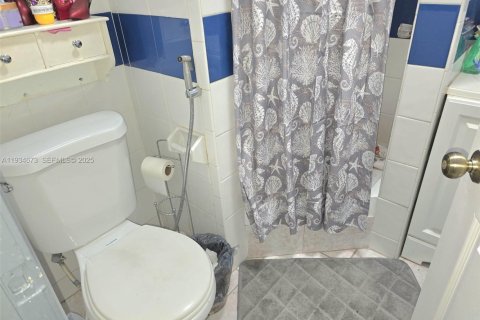 Casa en venta en Miami, Florida, 5 dormitorios, 162.02 m2 № 2035756 - foto 17