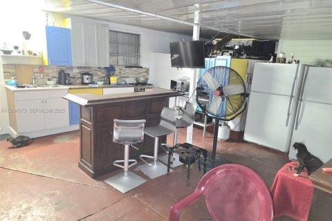 Casa en venta en Miami, Florida, 5 dormitorios, 162.02 m2 № 2035756 - foto 4