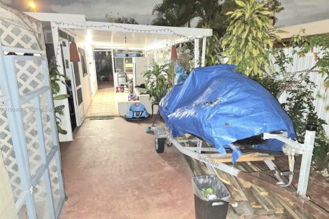 Casa en venta en Miami, Florida, 5 dormitorios, 162.02 m2 № 2035756 - foto 7