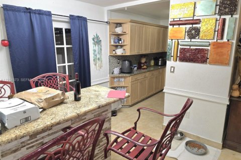 Casa en venta en Miami, Florida, 5 dormitorios, 162.02 m2 № 2035756 - foto 10