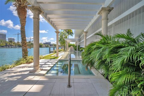 Condo in Bay Harbor Islands, Florida, 2 bedrooms  № 2384898 - photo 24