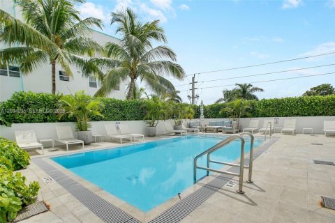 Condo in Bay Harbor Islands, Florida, 2 bedrooms  № 2384898 - photo 28