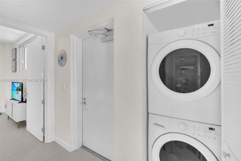 Condo in Bay Harbor Islands, Florida, 2 bedrooms  № 2384898 - photo 20