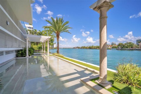Condo in Bay Harbor Islands, Florida, 2 bedrooms  № 2384898 - photo 25
