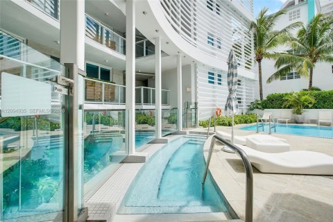 Condo in Bay Harbor Islands, Florida, 2 bedrooms  № 2384898 - photo 29