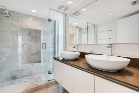 Condo in Bay Harbor Islands, Florida, 2 bedrooms  № 2384898 - photo 15