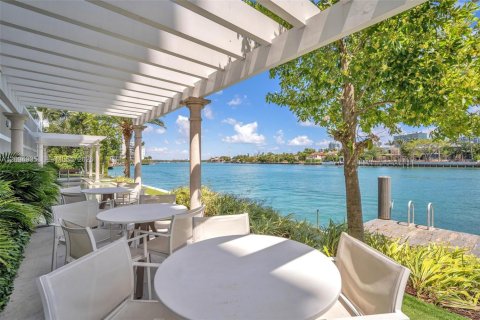 Condo in Bay Harbor Islands, Florida, 2 bedrooms  № 2384898 - photo 3