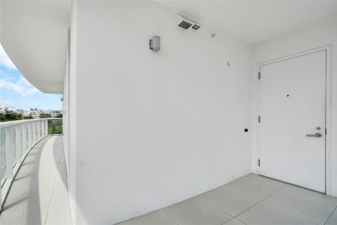 Condo in Bay Harbor Islands, Florida, 2 bedrooms  № 2384898 - photo 21