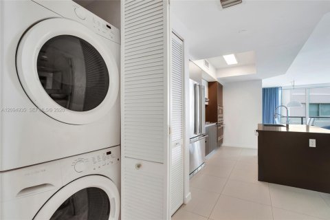 Condo in Bay Harbor Islands, Florida, 2 bedrooms  № 2384898 - photo 19