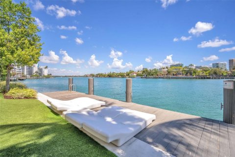 Condo in Bay Harbor Islands, Florida, 2 bedrooms  № 2384898 - photo 26