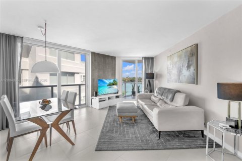 Condo in Bay Harbor Islands, Florida, 2 bedrooms  № 2384898 - photo 11