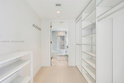 Condo in Bay Harbor Islands, Florida, 2 bedrooms  № 2384898 - photo 16