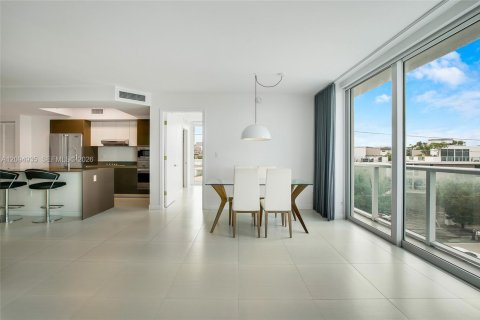 Condo in Bay Harbor Islands, Florida, 2 bedrooms  № 2384898 - photo 10