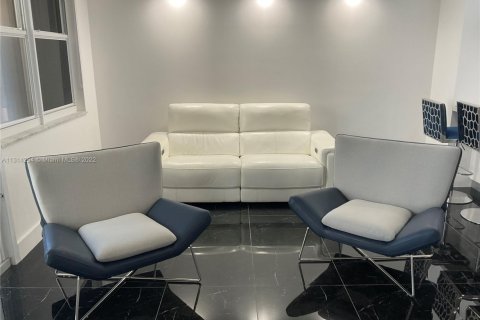 Condominio en venta en Hallandale Beach, Florida, 1 dormitorio, 77.29 m2 № 1984739 - foto 8