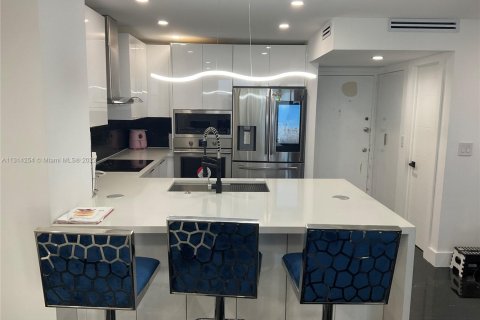Condominio en venta en Hallandale Beach, Florida, 1 dormitorio, 77.29 m2 № 1984739 - foto 2