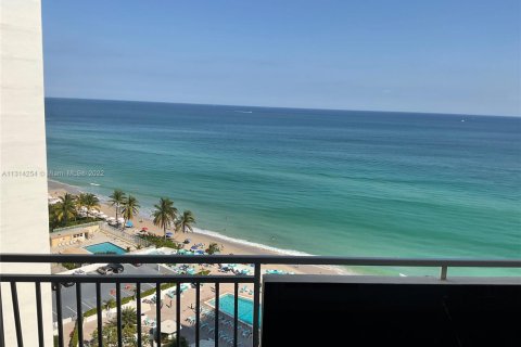 Condominio en venta en Hallandale Beach, Florida, 1 dormitorio, 77.29 m2 № 1984739 - foto 24